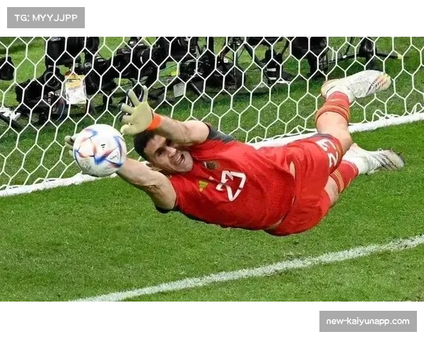 门将表现成欧冠焦点 多位门神献关键扑救影响战局