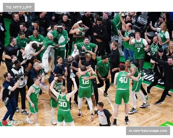 凯尔特人六人得分上双 团队篮球体系碾压独行侠单打